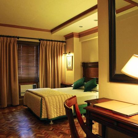 Herald Suites Makati City Exterior photo