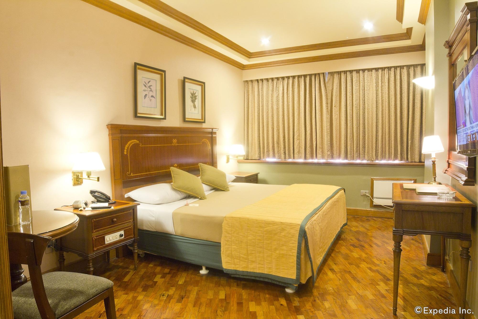 Herald Suites Makati City Exterior photo
