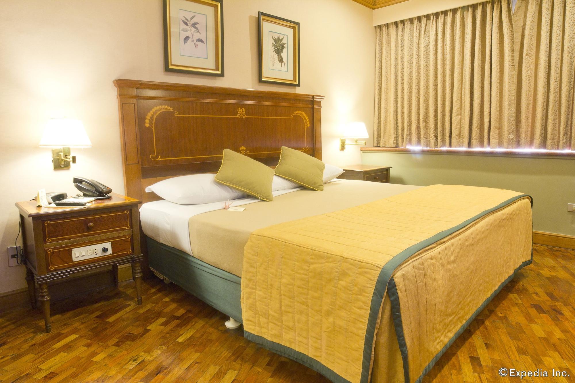 Herald Suites Makati City Exterior photo