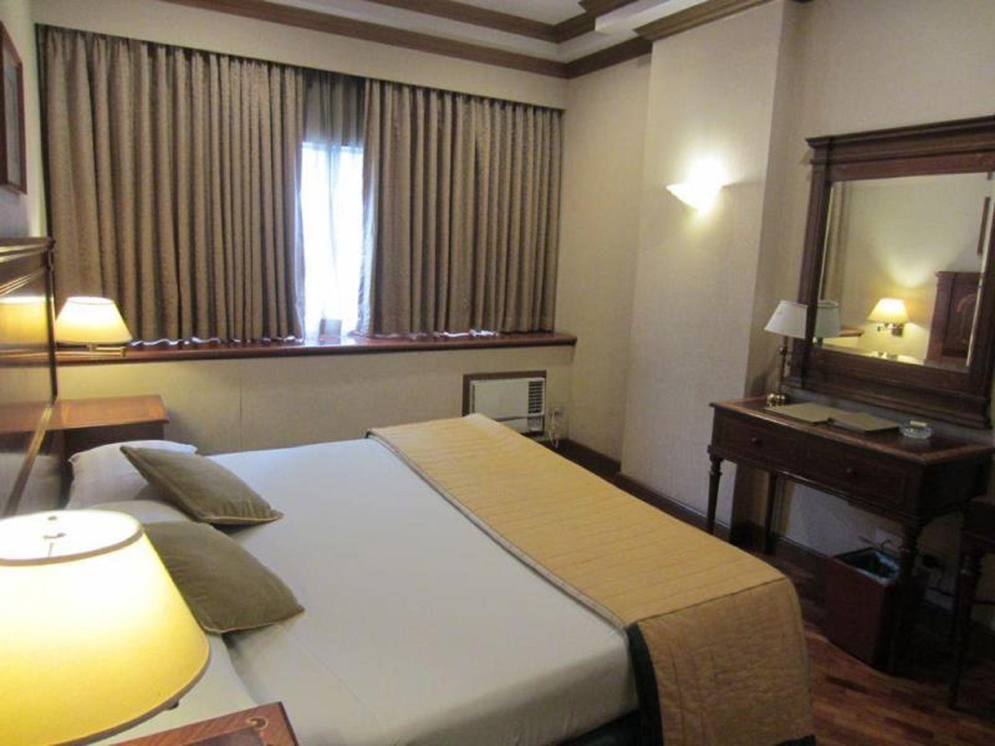Herald Suites Makati City Exterior photo