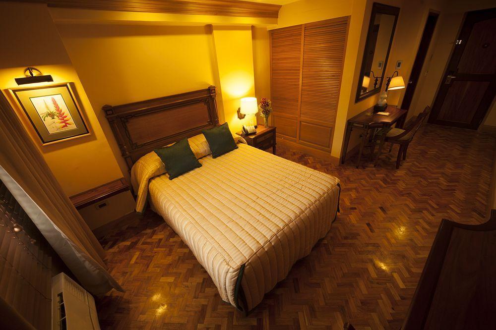 Herald Suites Makati City Exterior photo