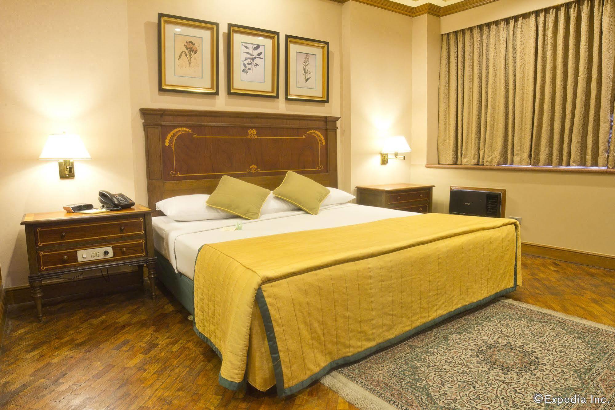 Herald Suites Makati City Exterior photo