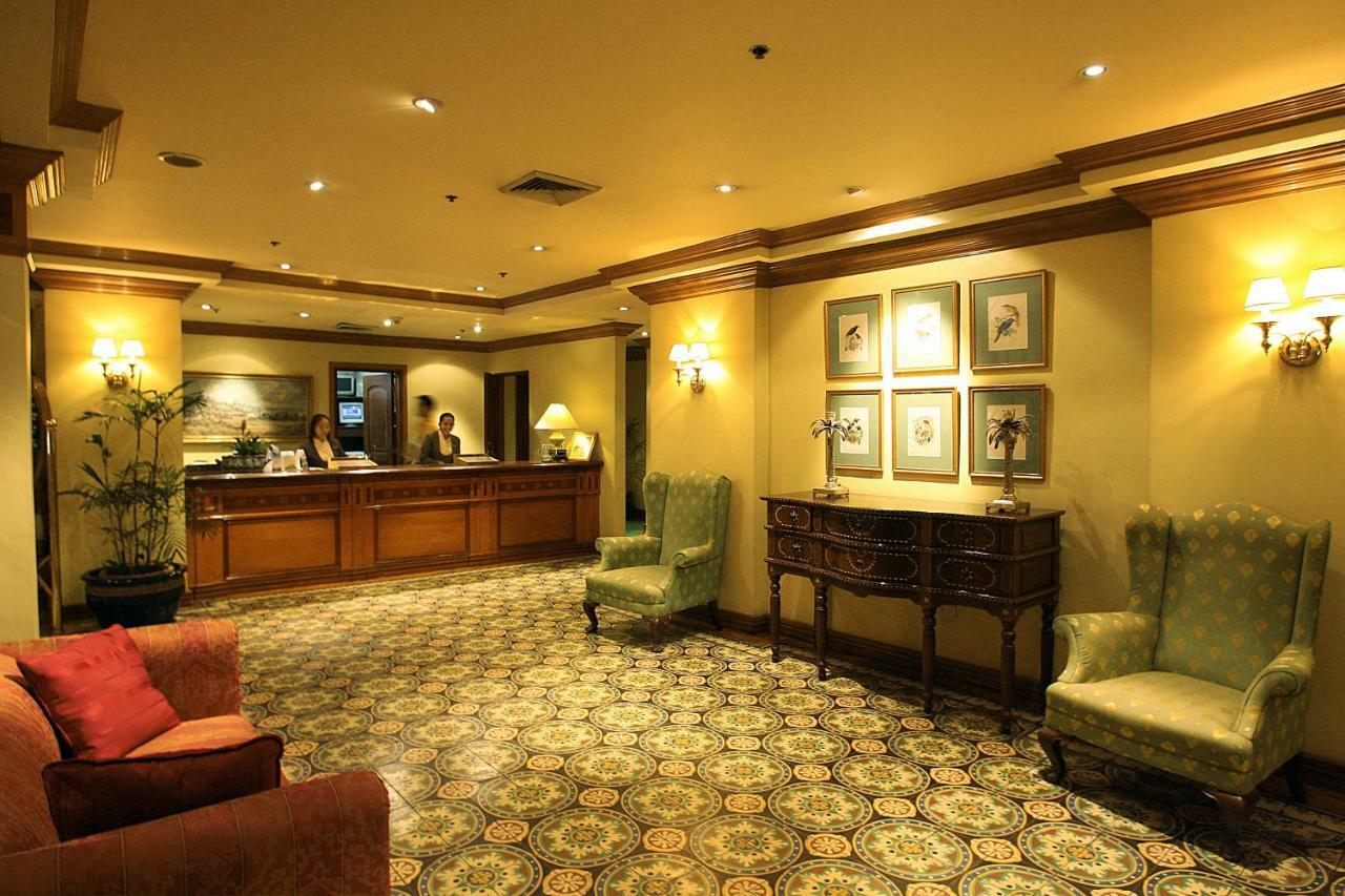 Herald Suites Makati City Exterior photo