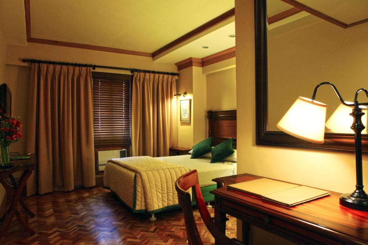 Herald Suites Makati City Exterior photo